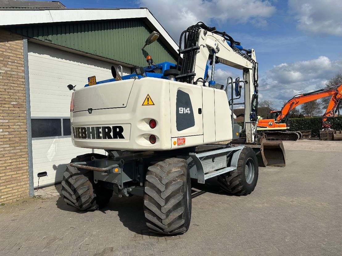 2015 Liebherr A914 Wheel Excavator
