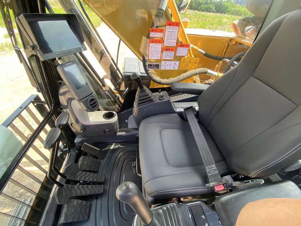 2018 Caterpillar 320D2 Crawler Excavator