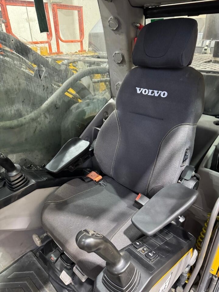 2023 Volvo EC530EL Crawler Excavator