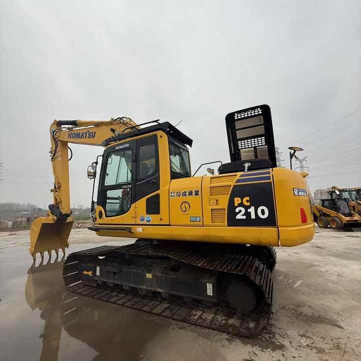2011 Komatsu PC210-8 Crawler Excavator