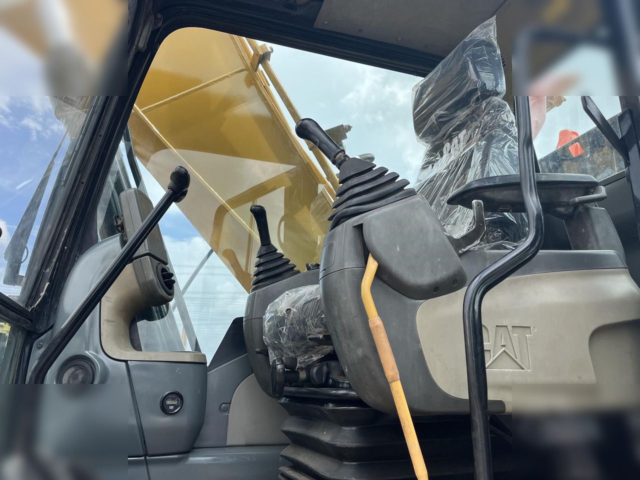 2022 Caterpillar 320D Crawler Excavator