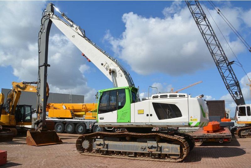 2015 Liebherr R946LC-V Crawler Excavator