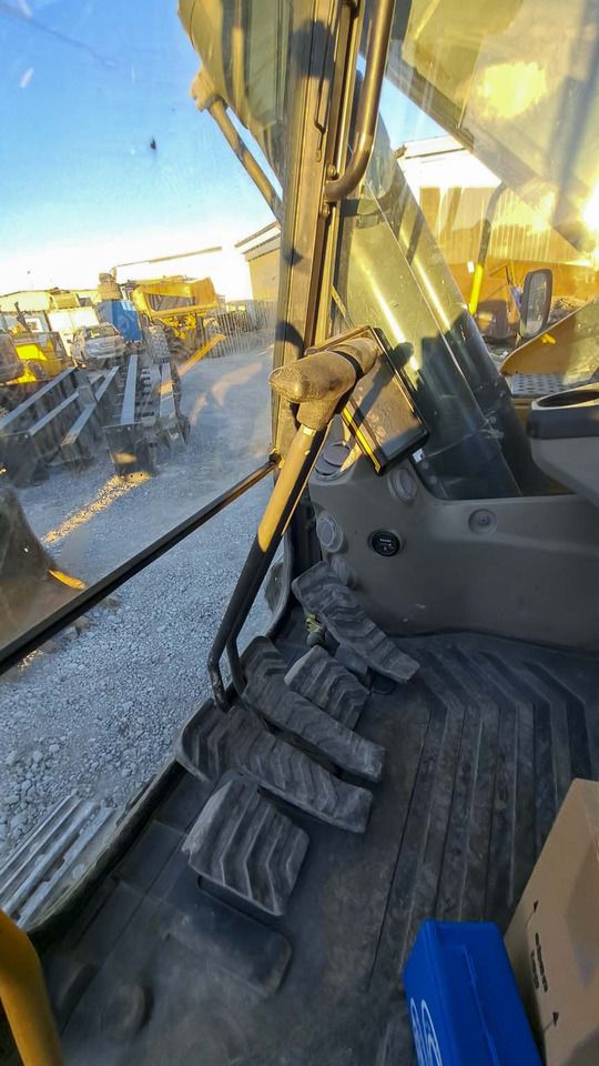 2015 Volvo EC220E Crawler Excavator