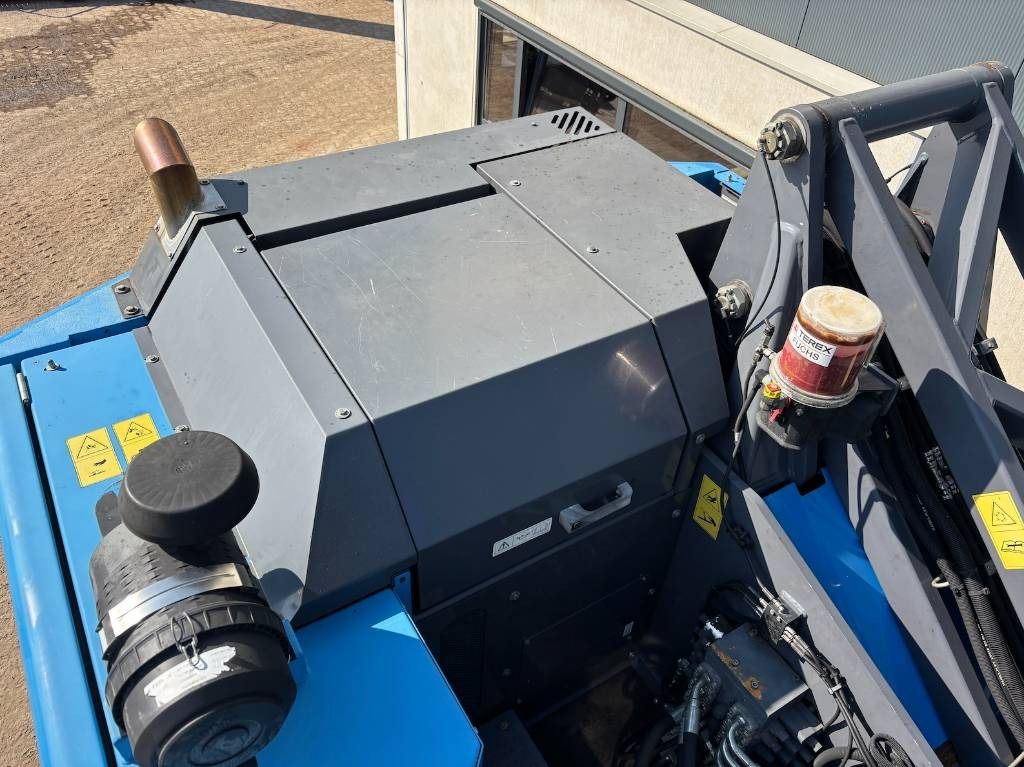 2018 Fuchs MHL320F Material Handler