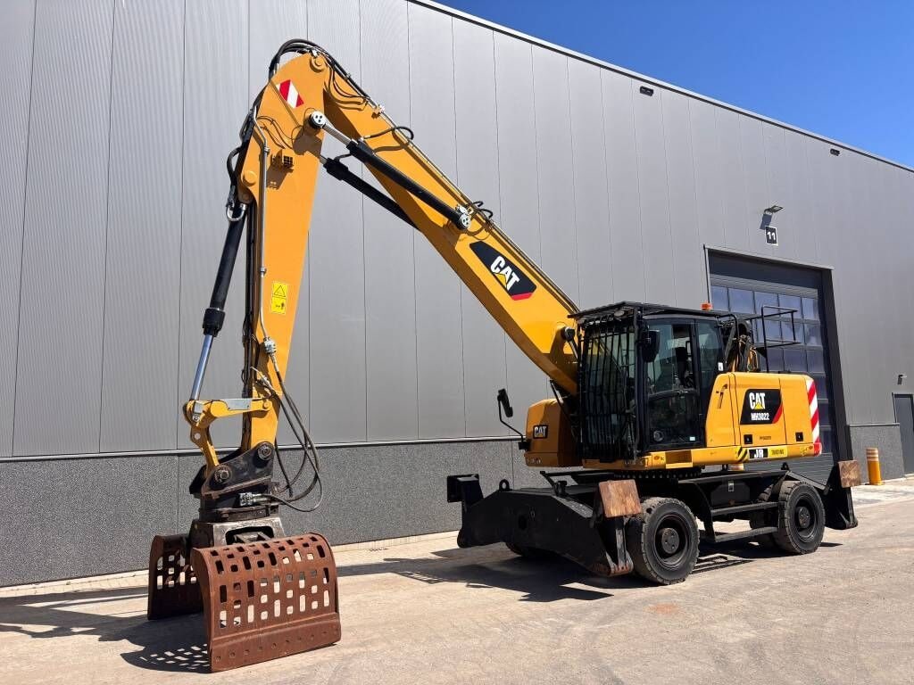 2017 Caterpillar MH3022 Material Handler