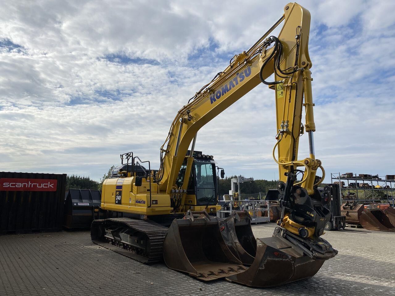 2023 Komatsu PC240LC-11 Crawler Excavator