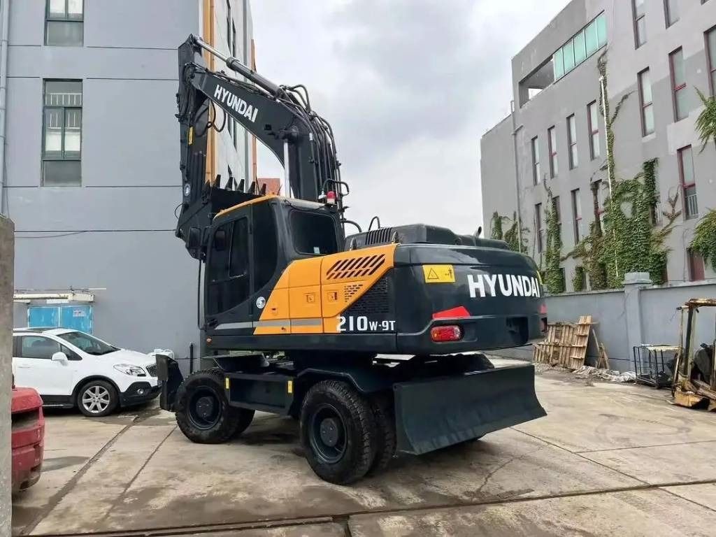 2023 Hyundai R210W-9 Wheel Excavator