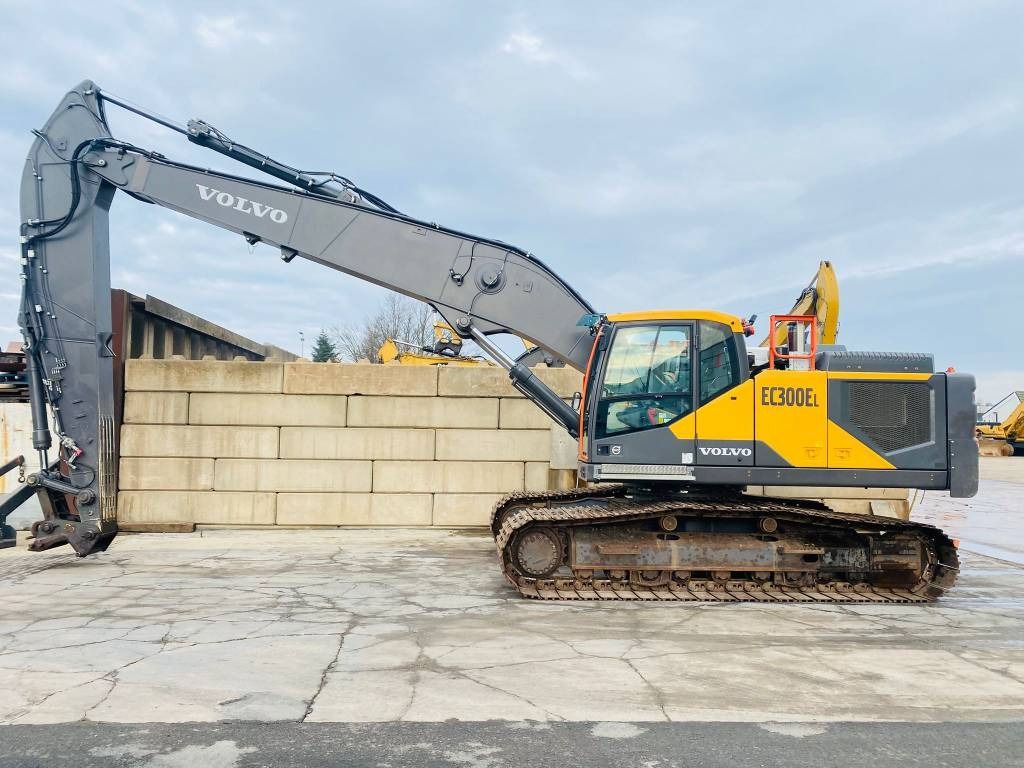 2021 Volvo EC300EL Crawler Excavator