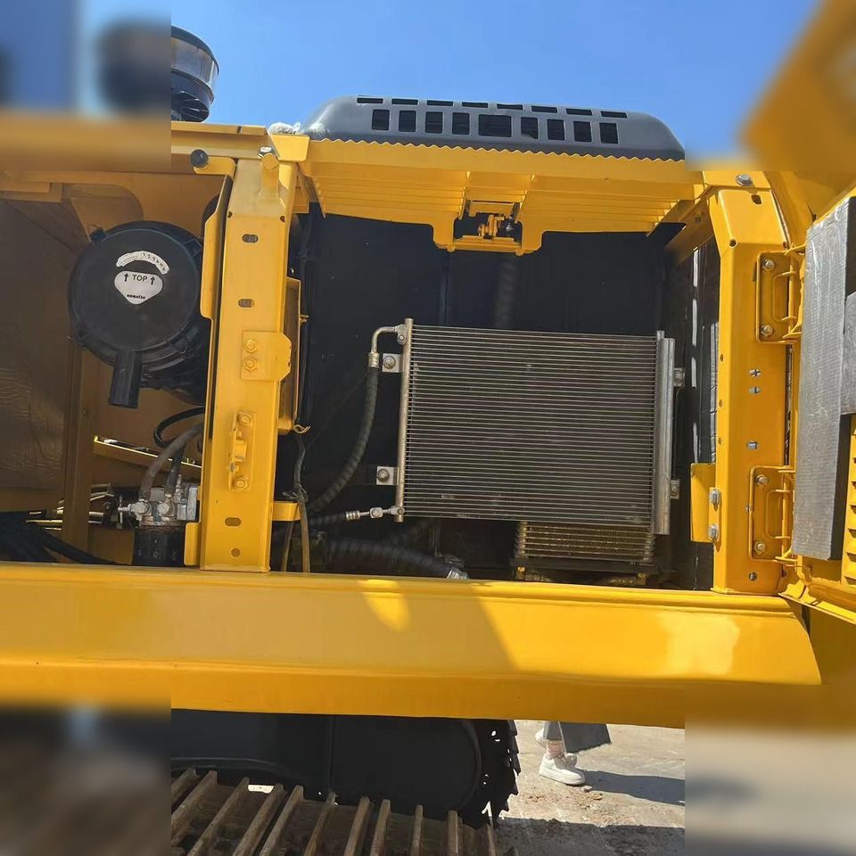 2022 Komatsu PC200-8 Crawler Excavator