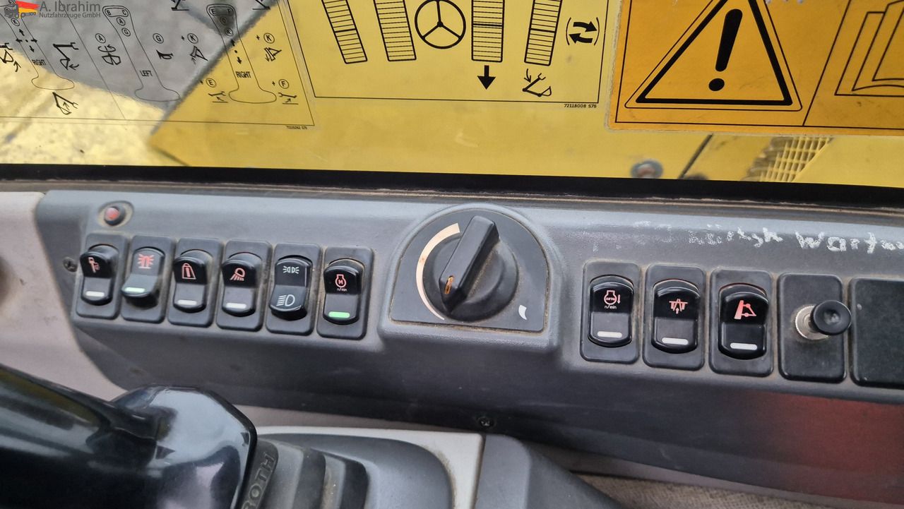 2009 New Holland MH 2.6 Wheel Excavator