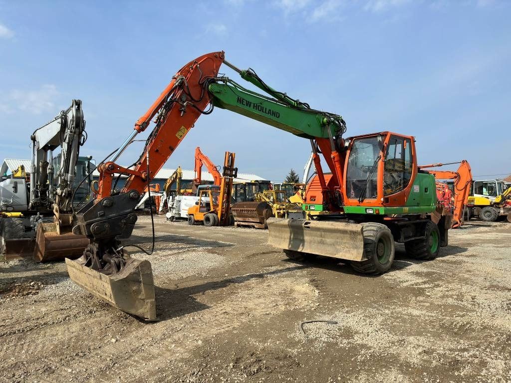 2006 New Holland MH-PLUS Wheel Excavator