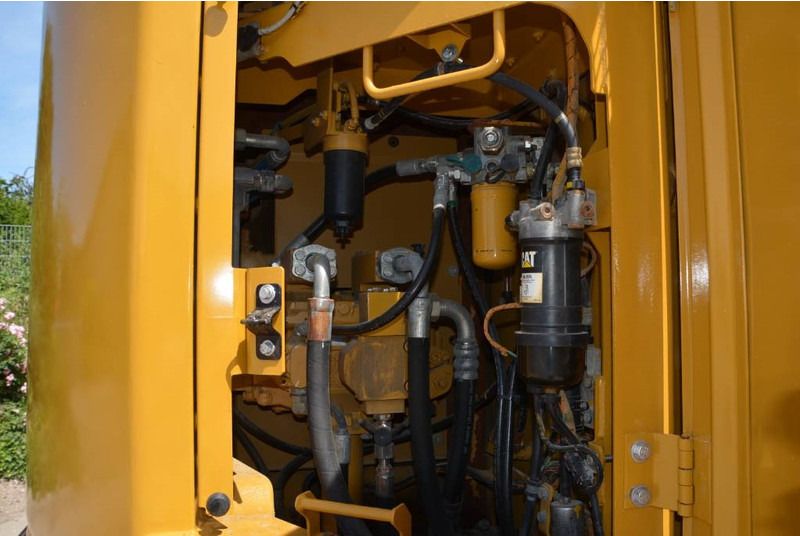 2016 Caterpillar 325FL Crawler Excavator