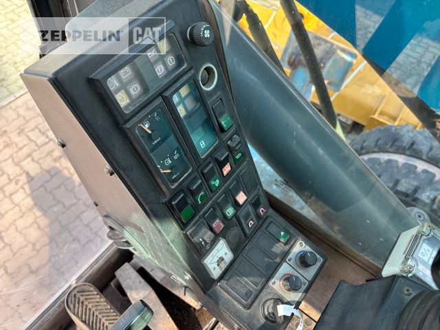 2007 Fuchs MHL320 Material Handler