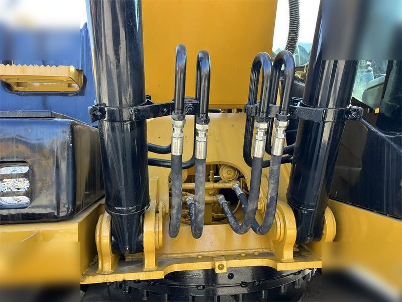 2020 Caterpillar 320D2 Crawler Excavator