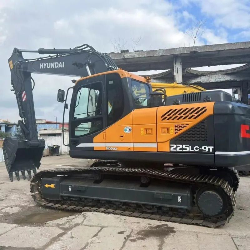 Hyundai 225 Crawler Excavator