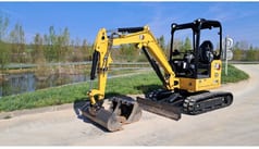2023 Caterpillar 302.7 Escavatore cingolato