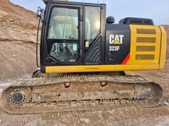 2016 Caterpillar 323FL Гусеничный экскаватор