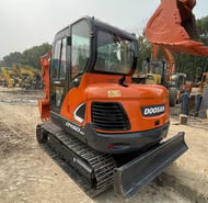 Escavatore cingolato Doosan DX60 del 2020