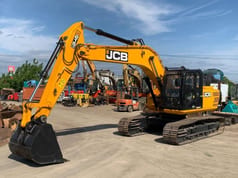 Escavadora de rastos JCB 215LC de 2023