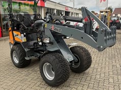 Giant G2500 HD Mini Excavator