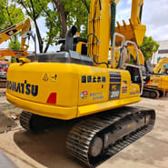 Escavatore cingolato Komatsu PC220 del 2024