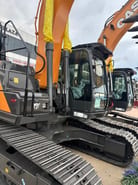 Nouvelle pelle sur chenilles (2024)