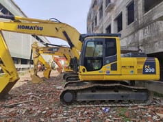 2018 Komatsu PC200-8 Escavatore Cingolato