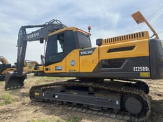 2022 Volvo EC250D Crawler Excavator