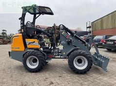 Giant G2300 HD міні-екскаватор