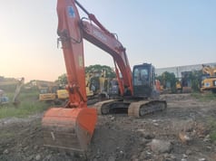 Гусеничный экскаватор Hitachi ZX210