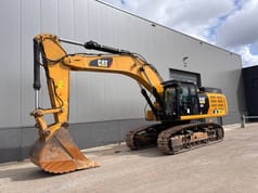 2017 Caterpillar 352F Crawler Excavator