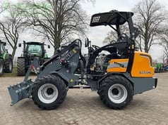 Giant G2300 HD міні-екскаватор