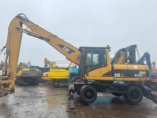 2005 Caterpillar M322C Material Handler