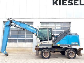 2016 Fuchs MHL320F Material Handler