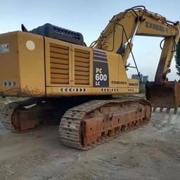 Komatsu PC600 LC-8 Crawler Excavator