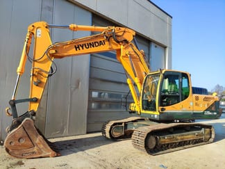 2015 Hyundai R220NLC-9A Crawler Excavator