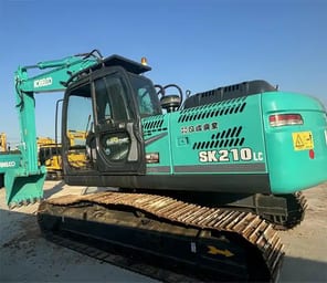 Escavatore cingolato Surplus Giappone Escavatore da costruzione Kobelco SK210 SK230 Escavatore cingolato Con tubo martello A Shanghai (2019)