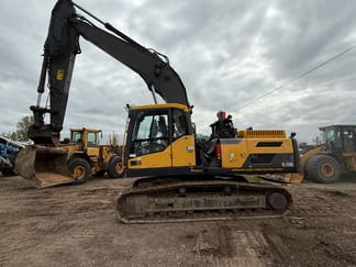 2014 Volvo 250D Pelle sur chenilles