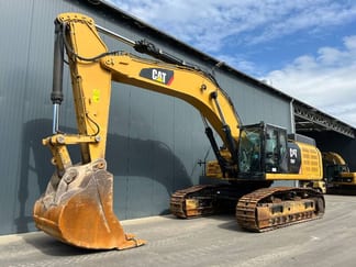 2017 Caterpillar 352F Crawler Excavator