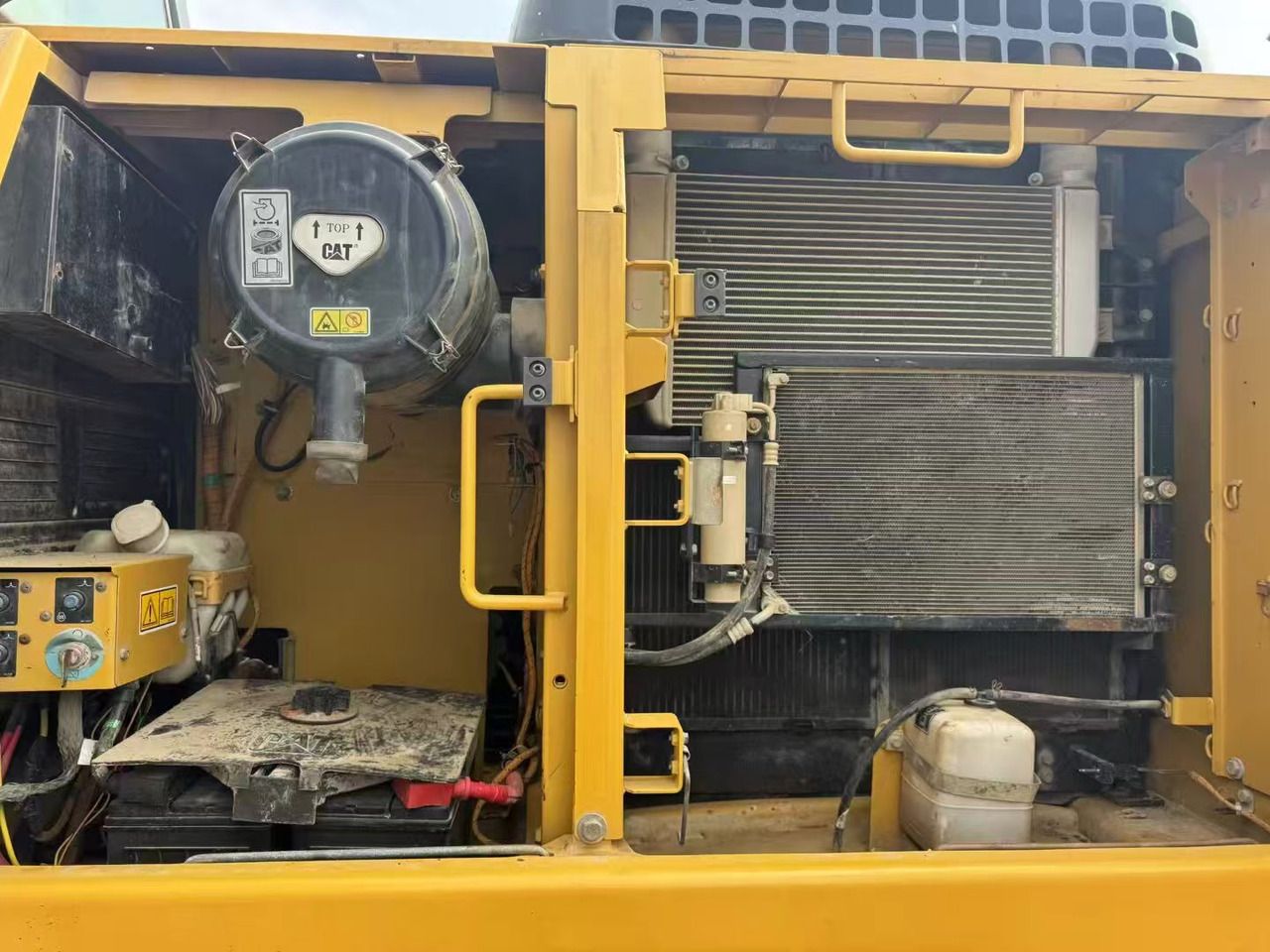 Escavatore Cingolato Caterpillar 320D2 del 2017