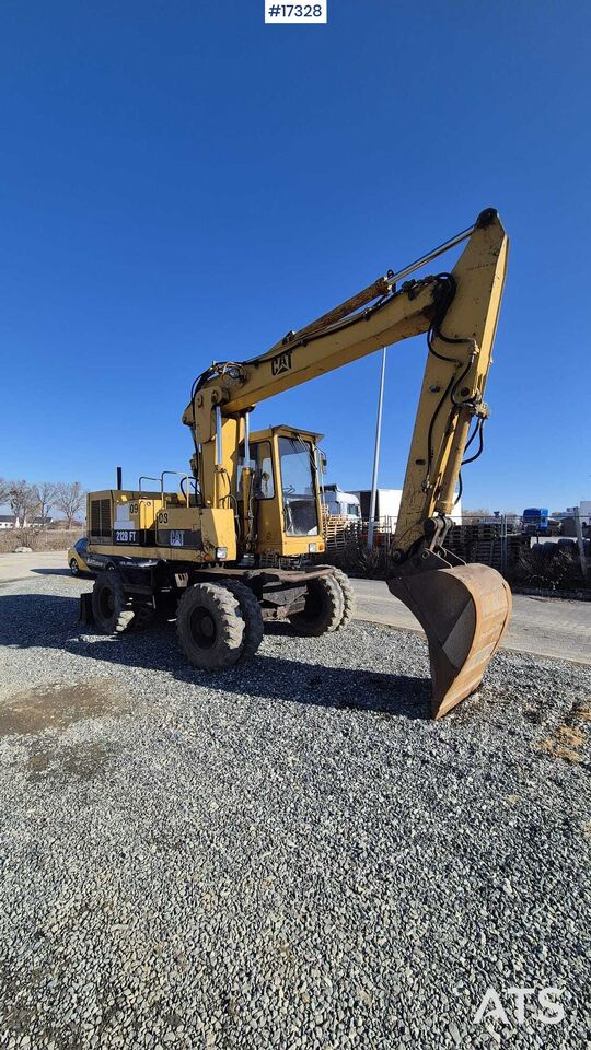 1995 Caterpillar 212B FT Wheel Excavator