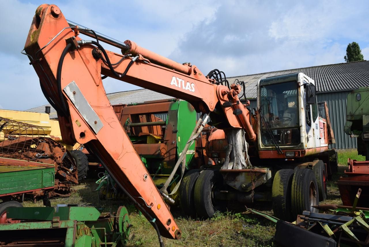 1996 Atlas 1404 M wheel excavator, front three-quarter view 1996 Atlas 1404 M wheel excavator, front three-quarter view