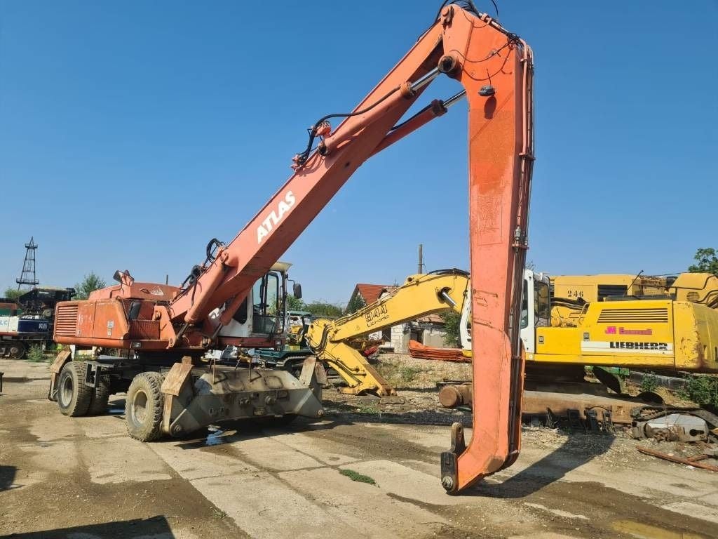 1996 Atlas 1804 material handler, side view 1996 Atlas 1804 material handler, side view