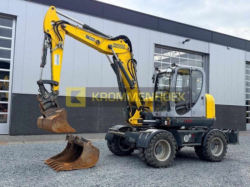 Pelle sur pneus Wacker Neuson EW100 de 2019