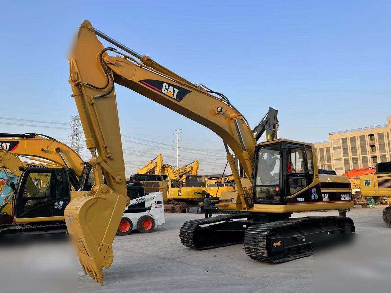 2000 Caterpillar 320BL Crawler Excavator 2000 Caterpillar 320BL Crawler Excavator