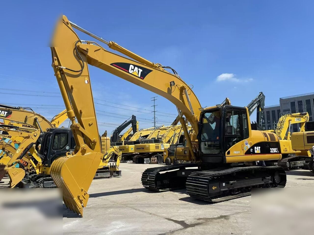 Escavadora de rastos Caterpillar 320CL de 2020, vista lateral de perfil Escavadora de rastos Caterpillar 320CL de 2020, vista lateral de perfil
