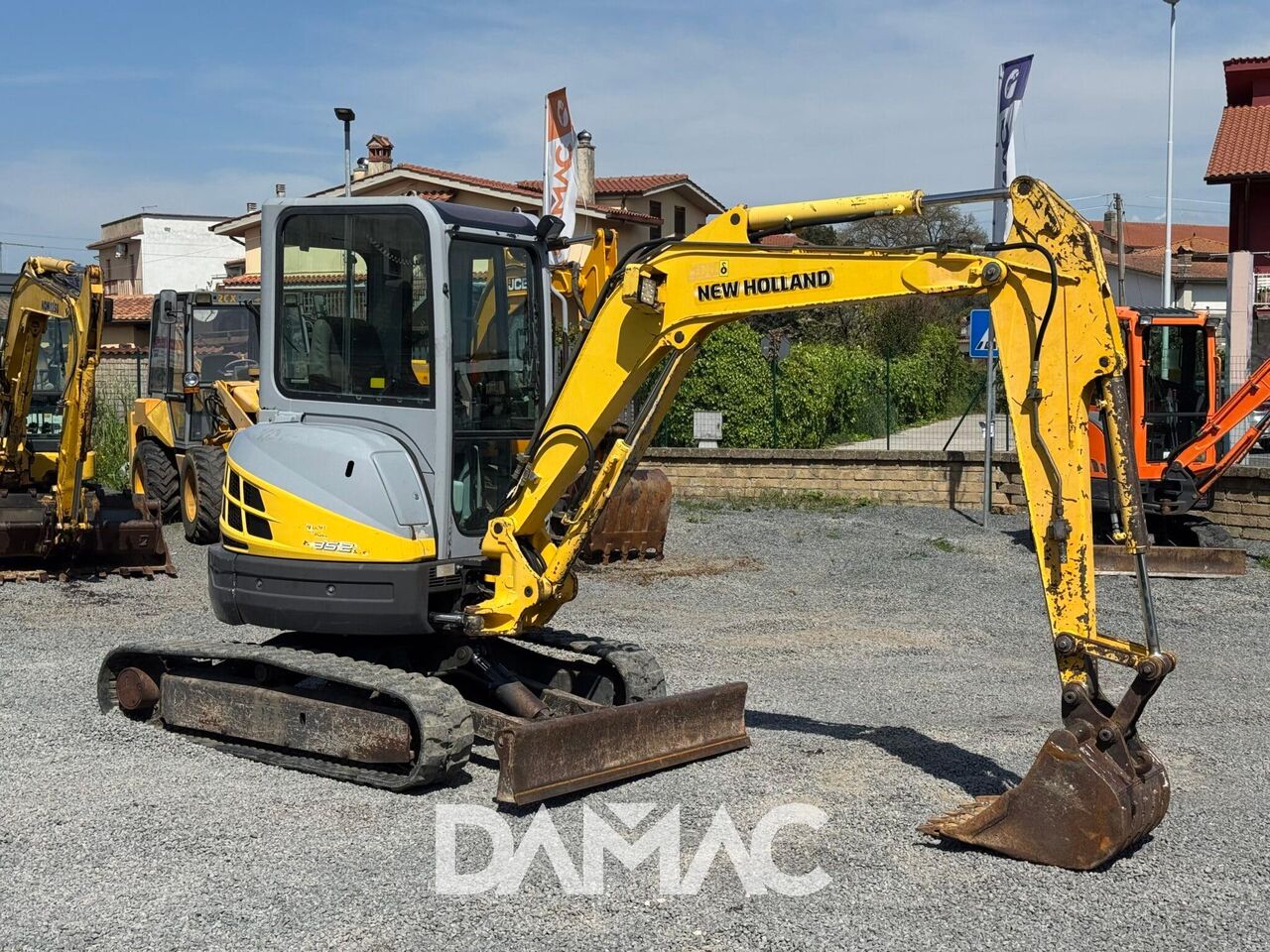 2006 New Holland E35.2SR Mini Excavator 2006 New Holland E35.2SR Mini Excavator