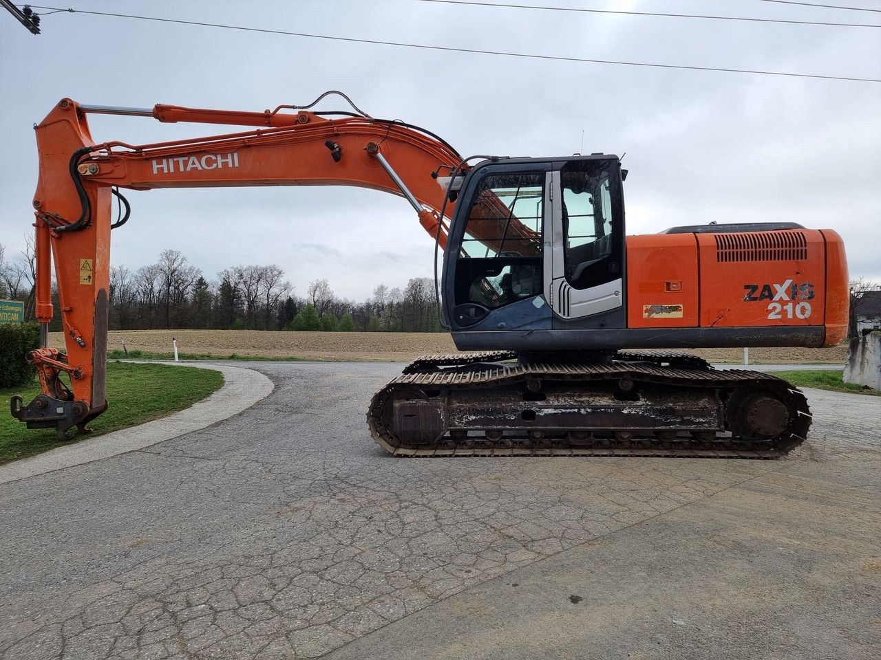 2008 Hitachi Zaxis 210 crawler excavator side view 2008 Hitachi Zaxis 210 crawler excavator side view