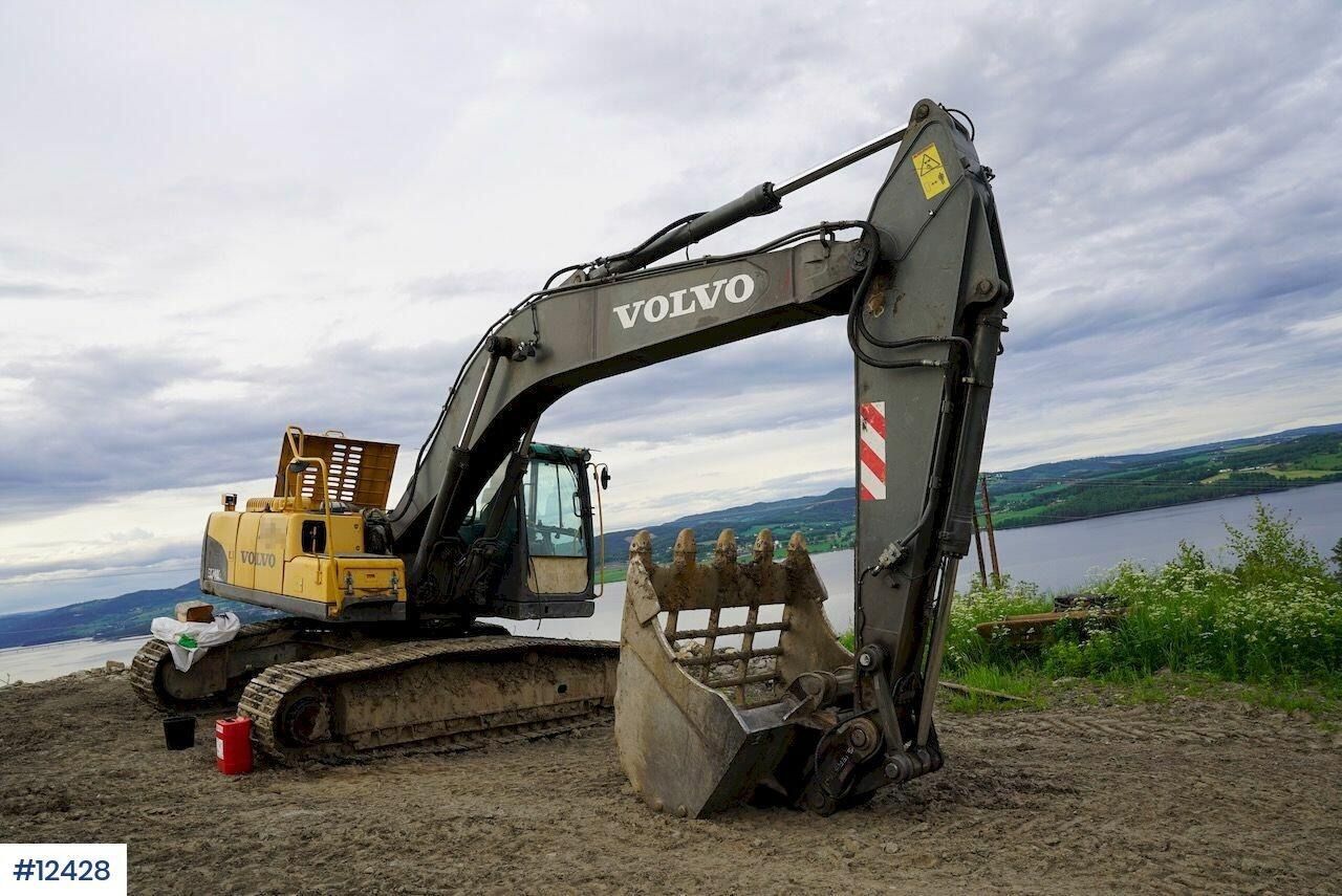 2008 Volvo EC240CL crawler excavator, side view