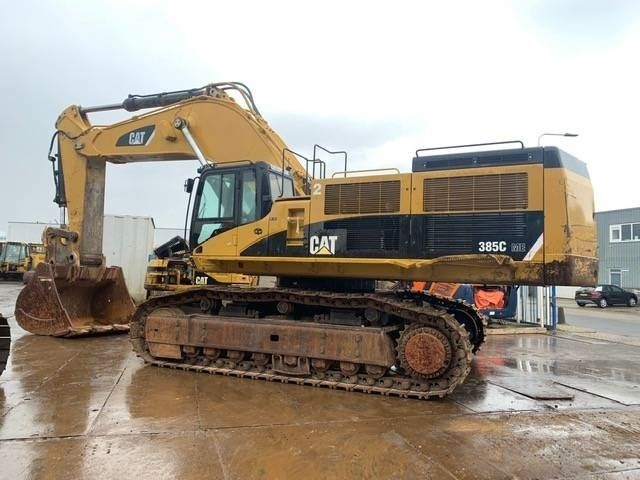 2010 Caterpillar 385C ME crawler excavator side view 2010 Caterpillar 385C ME crawler excavator side view